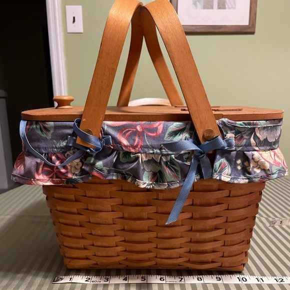 Longaberger Other - Longaberger Woven Picnic Basket with Floral Blue Liner